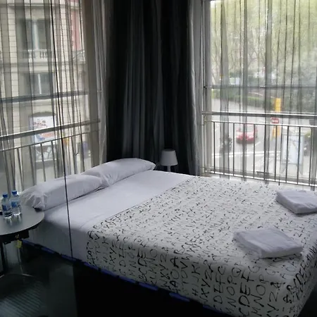 Q Guest house 2*
