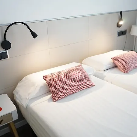 Q Guest house 2*